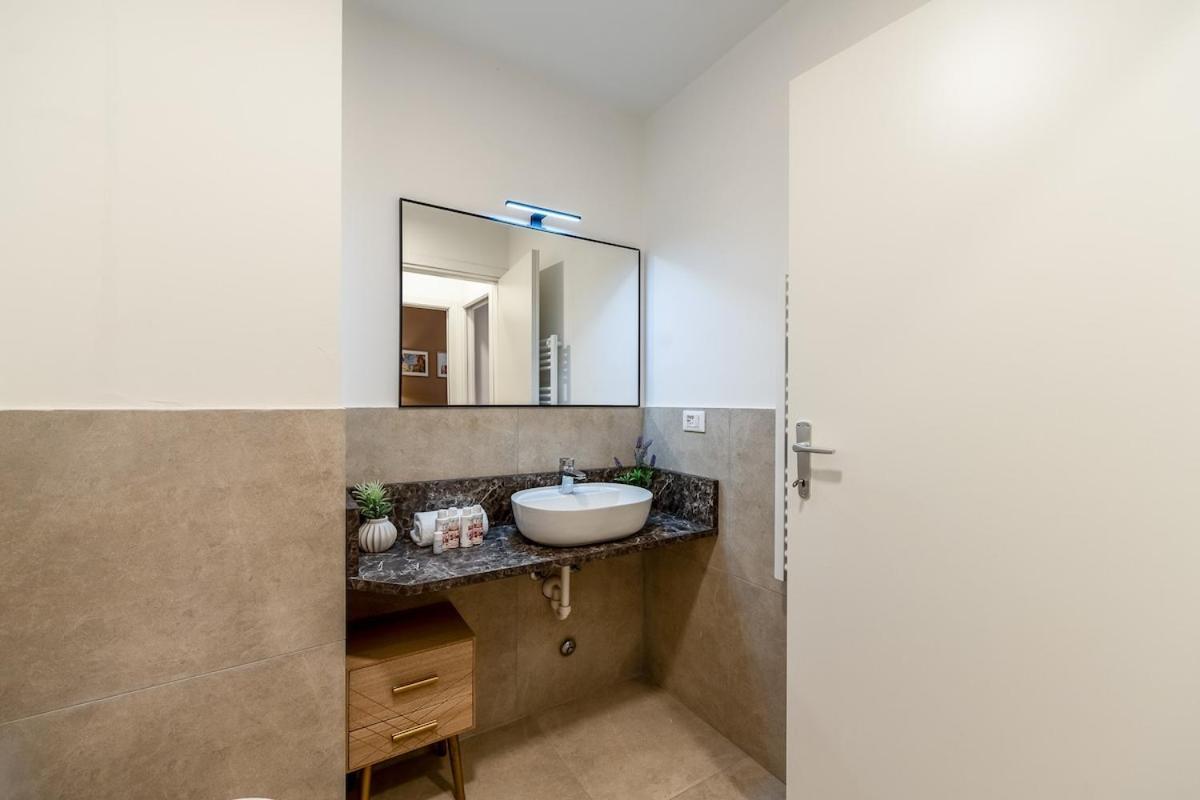 Апартаменты Authentic Private Flat 2 Min From Navigli Милан Экстерьер фото