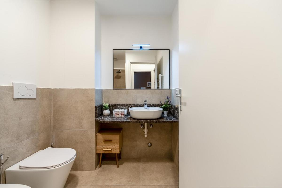 Апартаменты Authentic Private Flat 2 Min From Navigli Милан Экстерьер фото
